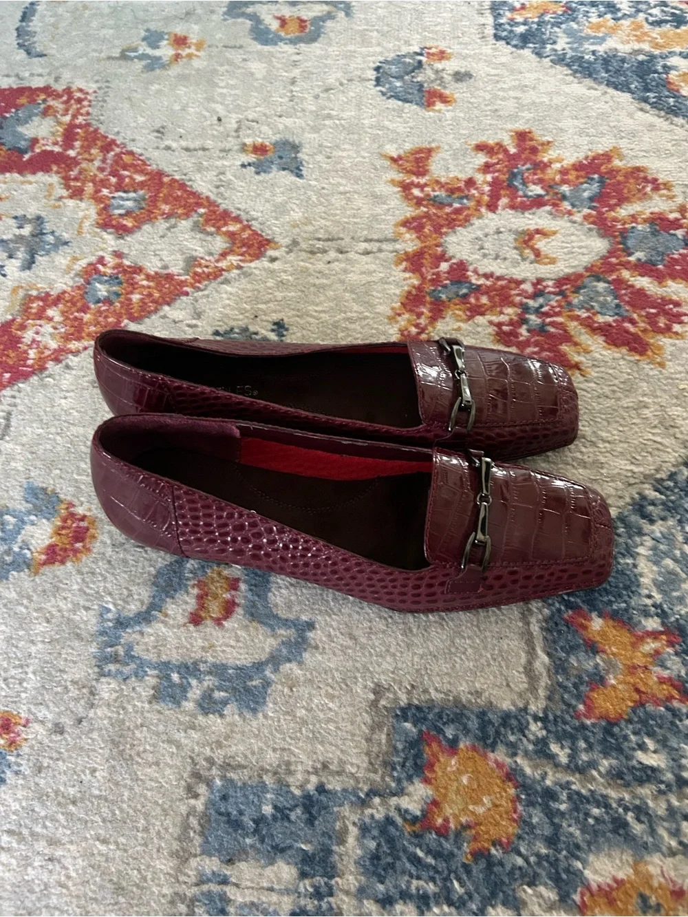 NWOT AEROSOLES Women's Croc-Embossed Bit Loafer in Burgundy